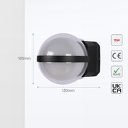 Luz decorativa de pared con tres fuentes LED, ideal para salas modernas y elegantes, ofreciendo iluminación ascendente y descendente.