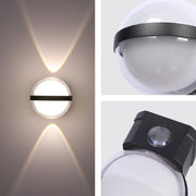 Luz de pared decorativa moderna, ideal para decorar espacios elegantes con estilo contemporáneo, emitiendo luz arriba y abajo.