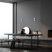 Luz de pared LED moderna en forma de reloj de arena, perfecta para salones con decoración contemporánea y elegante.