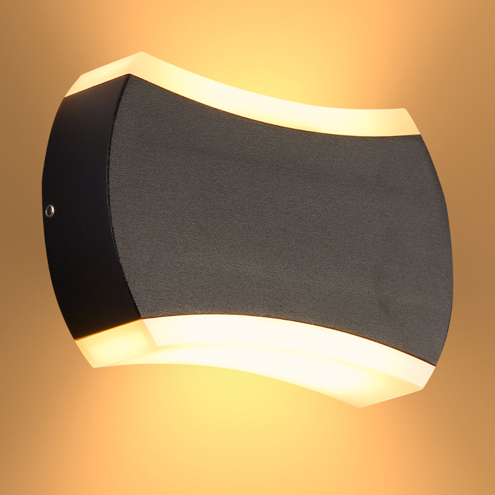 Luz de pared LED moderna en forma de arco, ideal para exteriores, perfecta para decoración contemporánea y espacios modernos.