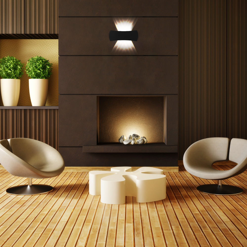 Luz de pared LED exterior moderna en negro, perfecta para iluminar entradas o terrazas con estilo contemporáneo.