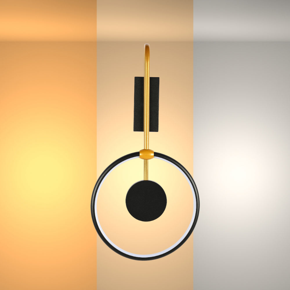Luz de pared LED orbital en negro y dorado, ideal para entradas modernas o salas contemporáneas, con cambio de temperatura de color.
