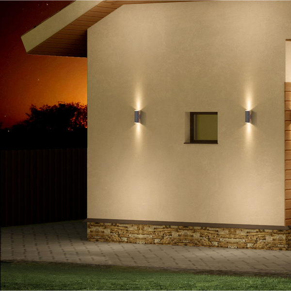 Luz pared LED exterior con cilindros rotativos, ideal para jardines o patios con diseño moderno y funcional.