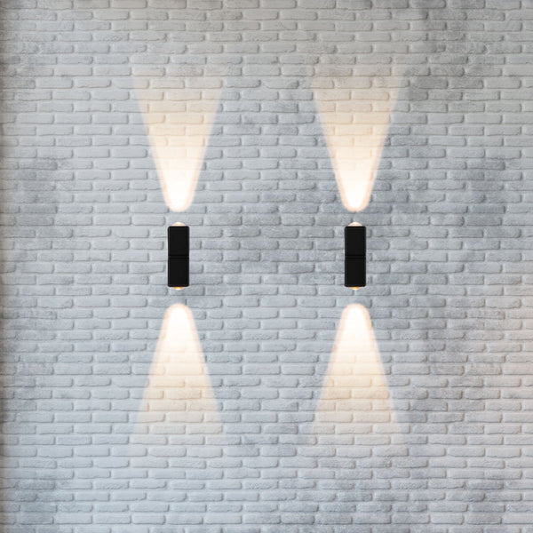 Luz de pared LED exterior con cubos rotables, ideal para patios modernos, ofreciendo un diseño elegante y funcional.