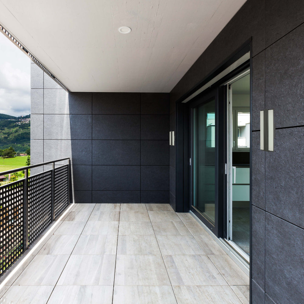 Aplique de pared LED de 20W, ideal para exteriores, con diseño moderno y funcional, perfecto para iluminar patios o jardines.