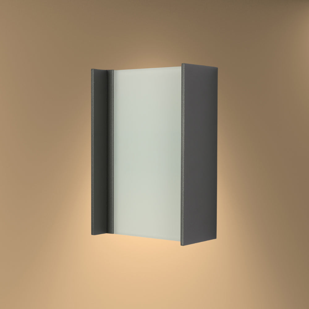Luz de pared LED exterior de 20W, ideal para jardines modernos, combina funcionalidad y diseño elegante.