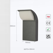 Imagen de una lámpara de pared LED exterior con diseño moderno, ideal para patios y entradas, proporcionando luz cálida y eficiente.