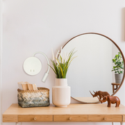 Luz de pared LED con diseño de cuello de cisne, ideal para leer en la habitación con estilo contemporáneo.