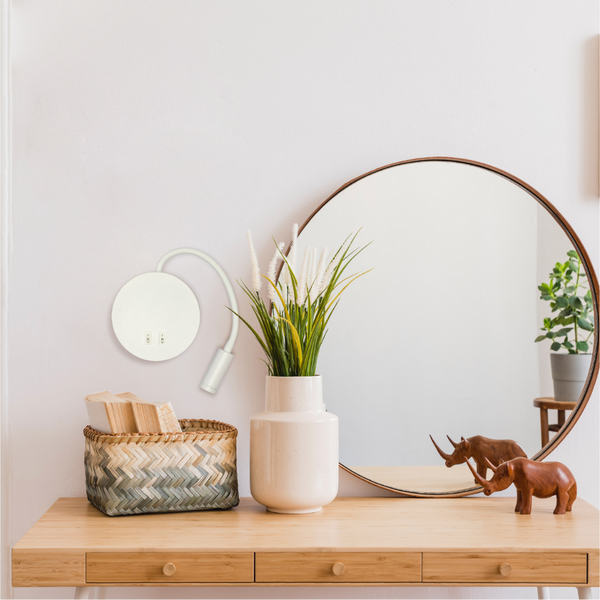 Luz de pared LED con diseño de cuello de cisne, ideal para leer en la habitación con estilo contemporáneo.