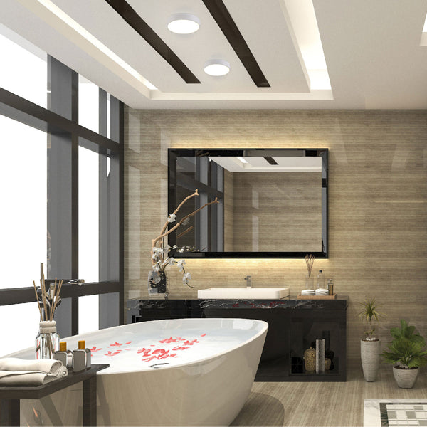 Luz de bulkhead LED en instalación sobre pared exterior, ideal para espacios contemporáneos, resistente al agua con clasificación IP65.