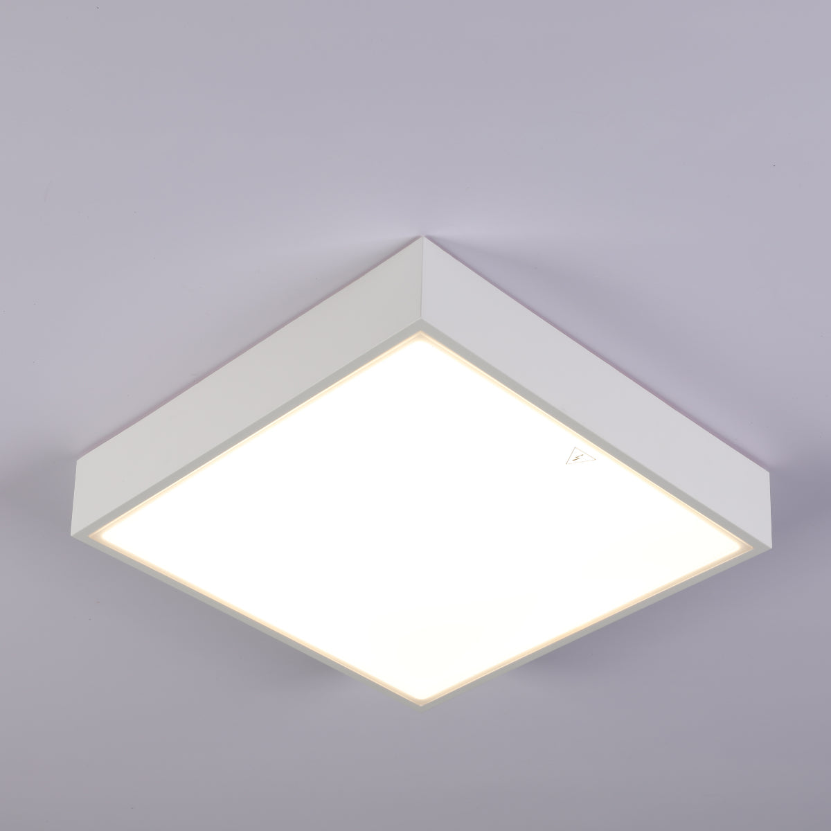 Imagen del aplique LED de techo y pared, ideal para espacios interiores y exteriores con estilo moderno y alta eficiencia.