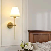 Lámpara de pared moderna con pantalla de tela blanca – Base E27, 540 mm de altura, regulable
