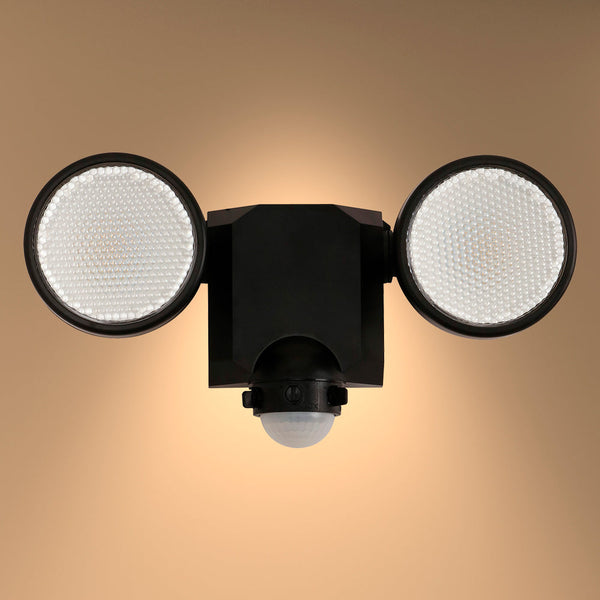 Foco de seguridad mural de 20W con sensor de movimiento, ideal para exteriores en decoración moderna y funcional.