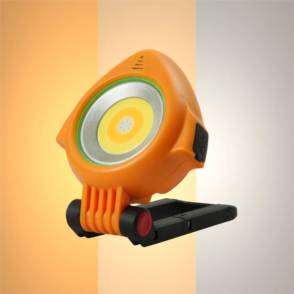 Imagen principal de una lámpara de inundación portátil, ideal para exteriores y decoraciones industriales. Perfecta para camping o emergencias.