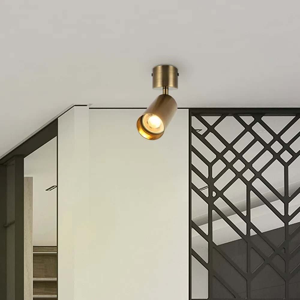 Foco empotrado superficial GU10 rotatable iluminando una cocina moderna con una decoración elegante y minimalista.172-030281