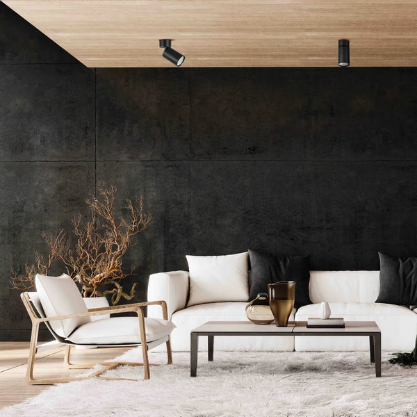 Foco empotrado montado en superficie GU10 moderno y rotativo mejora una sala de estar elegante con decoración contemporánea e iluminación focalizada.172-03025