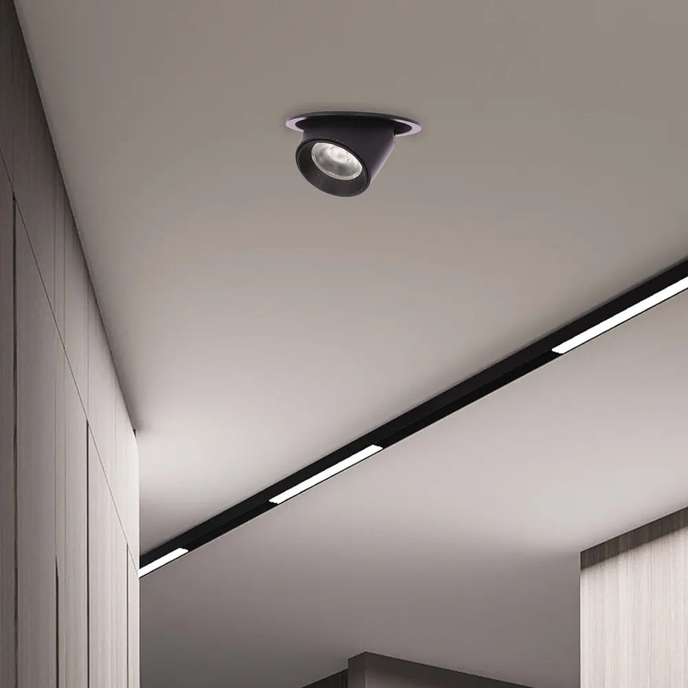 Luz de techo LED moderna instalada en una sala de estar elegante, que presenta un diseño elegante que complementa la decoración contemporánea y mejora el ambiente.143-03408