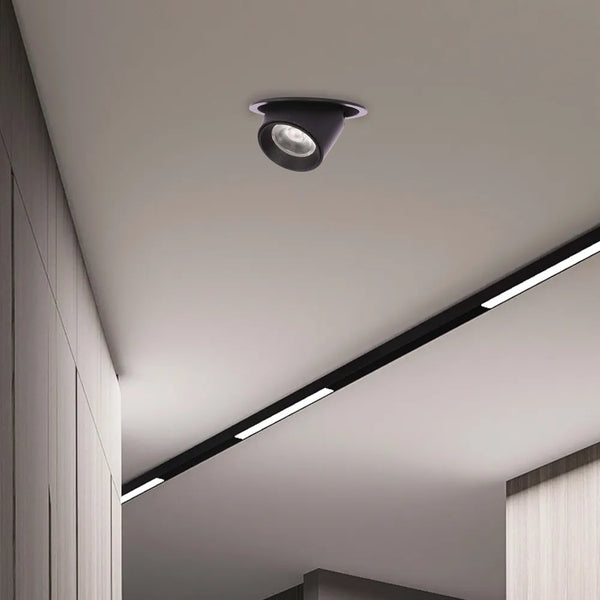 Luz de techo LED moderna instalada en una sala de estar elegante, que presenta un diseño elegante que complementa la decoración contemporánea y mejora el ambiente.143-03408