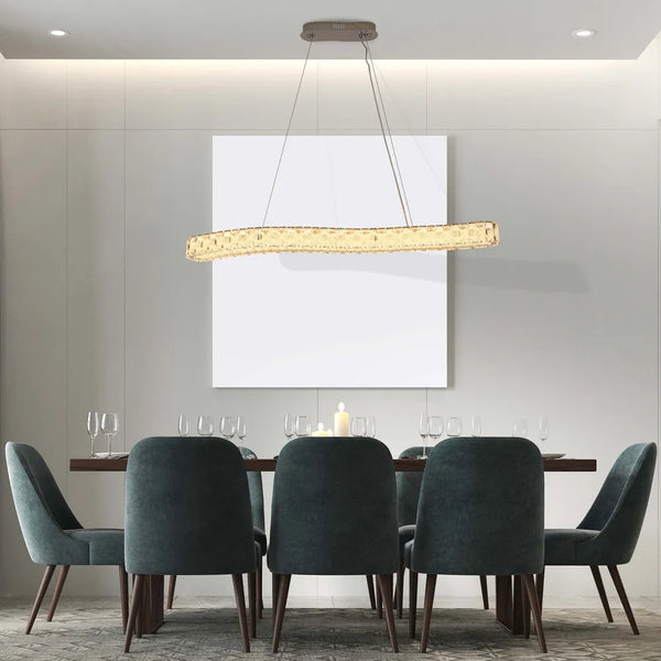 Elegante candelabro de cristal iluminando un comedor moderno con decoración minimalista, realzando el ambiente sofisticado.159-18348