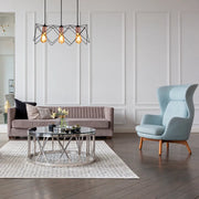 Lámpara colgante de jaula metálica en color oro rosado y negro añade un toque moderno a un comedor elegante con decoración minimalista. 159-17028