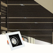 Luminaria empotrable GU10 elegante que realza una cocina moderna con decoración minimalista, proporcionando iluminación focalizada y un toque elegante.143-03440