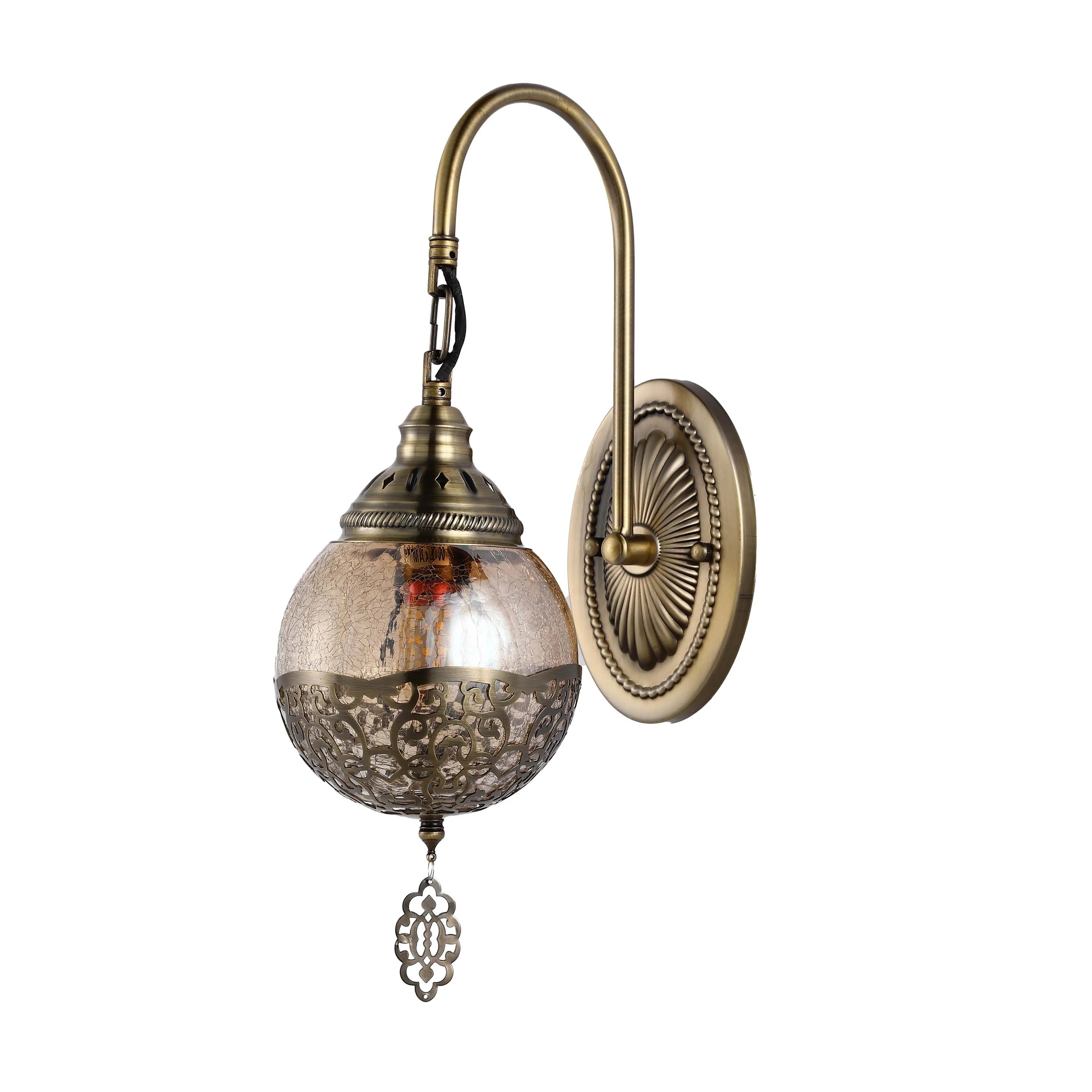 Lámpara de pared de vidrio antiguo con metal decorativo