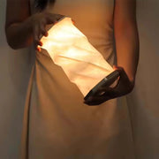 Lámpara de mesa origami expandible – Blanco y dorado, recargable por USB, LED regulable con 3 temperaturas de color (3CCT)